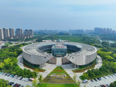 正在《科技日报》颁发签名文章：鞭策科技立异